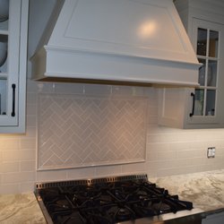 House Mechanix - Subway backsplash with herringbone inlay