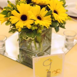 The Blossom Shop - Guest center pieces
