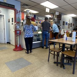 Pete's Grill On Main Street - Order counter