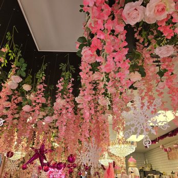 Cafe De Flores - Part of the interior - Christmas 2024! - Desserts Near Me - Las Vegas, Nevada Cafe De Flores - Part of the interior - Christmas 2024! - Desserts Near Me - Las Vegas, Nevada