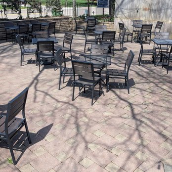 Fort Mitchell Public House Bar and Grill - Front patio - American Near Me - Fort Mitchell, Kentucky
