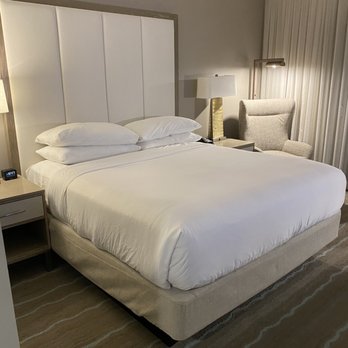 Hotel Paseo - King room with balcony - Hotels Near Me - Palm Desert, California Hotel Paseo - King room with balcony - Hotels Near Me - Palm Desert, California