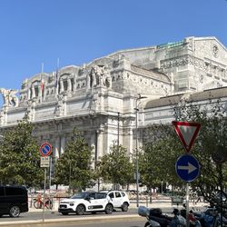 Caffe’ Panzera - Train station in front