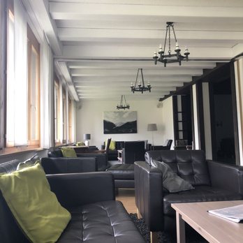 Hotel Jungfrau Mürren - Lobby has comfy seating, tables, reading materials and even an upright piano. - Hotels Near Me - Mürren, BE