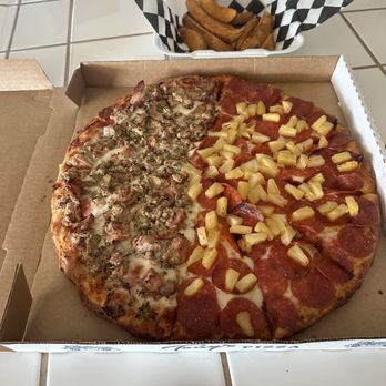 Tony's Pizza - Chile verde and pineapple/pepperoni & wedges - Pizza Near Me - Bakersfield, California