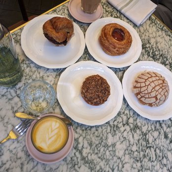 bella aurora - Golden milk latte, iced coffee, and assorted pastries - Restaurants Near Me - México, D.F., DIF bella aurora - Golden milk latte, iced coffee, and assorted pastries - Restaurants Near Me - México, D.F., DIF