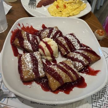The Buttered Biscuit - Moberly - Raspberry beignets - Breakfast & Brunch Near Me - Bentonville, Arkansas