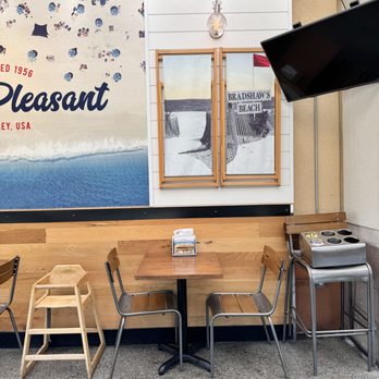 Jersey Mike's Subs - Patio - Delis Near Me - San Mateo, California