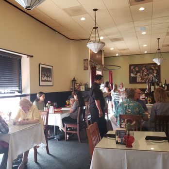 Luna Restaurant - Pleasant decor - Italian Near Me - Concord, California