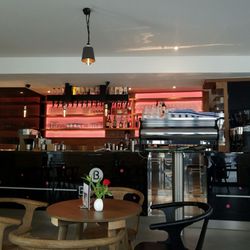 Eiscafe Bacio - Full coffee and alcohol bar