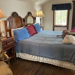 The Inn At Salado - Travis room