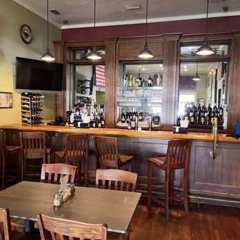 Angelo's Pizzeria & Ristorante - Seats at the bar. - Pizza Near Me - Inverness, Florida