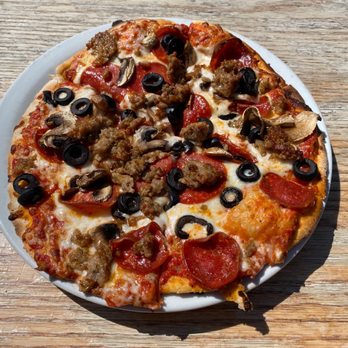 Smith Flat House - Smith Flat Combo $16 - Pepperoni, Italian sausage, olives, caramelized onions, mushrooms, mozzarella, and house-made marinara - Venues & Event Spaces Near Me - Placerville, California Smith Flat House - Smith Flat Combo $16 - Pepperoni, Italian sausage, olives, caramelized onions, mushrooms, mozzarella, and house-made marinara - Venues & Event Spaces Near Me - Placerville, California