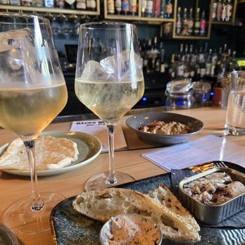 No Ordinary Rabbit - Spiced pear & thyme spritzes - Wine Bars Near Me - St. Louis, Missouri No Ordinary Rabbit - Spiced pear & thyme spritzes - Wine Bars Near Me - St. Louis, Missouri