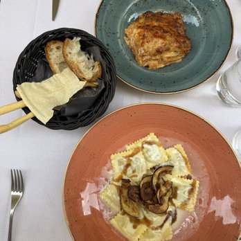 Osteria Quatro Pass - Lasagna and beef ravioli with eggplant chips - Italian Near Me - Varenna, SO Osteria Quatro Pass - Lasagna and beef ravioli with eggplant chips - Italian Near Me - Varenna, SO