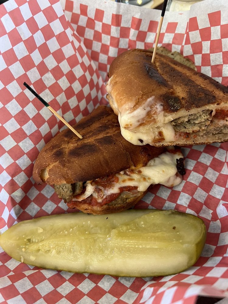 FAT CAT PIZZA Updated August 2024 41 Photos & 26 Reviews 204 S