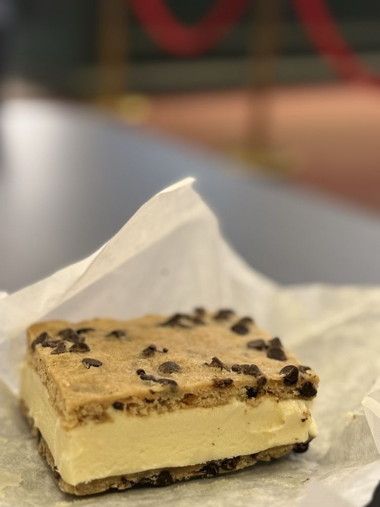 Art House Cinema & Pub