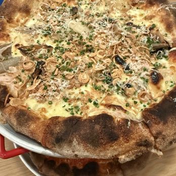 Stretch Pizza - Shallot pizza - Pizza Near Me - New York, New York Stretch Pizza - Shallot pizza - Pizza Near Me - New York, New York