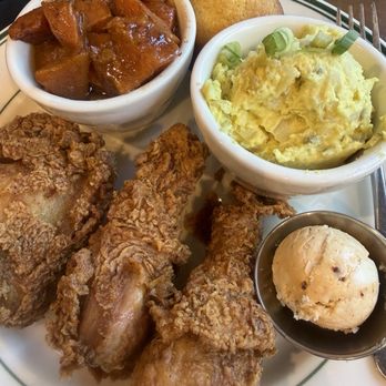 Fixins - Fried chicken plate - Soul Food Near Me - Detroit, Michigan