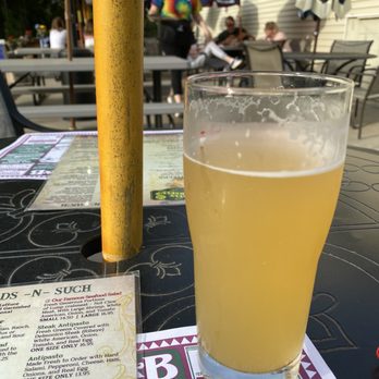 Sallys - a glass of beer - American Near Me - Sugarloaf, Pennsylvania