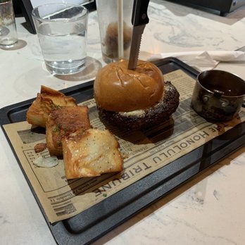 Farmhouse Cafe - Burger - Breakfast & Brunch Near Me - Honolulu, Hawaii