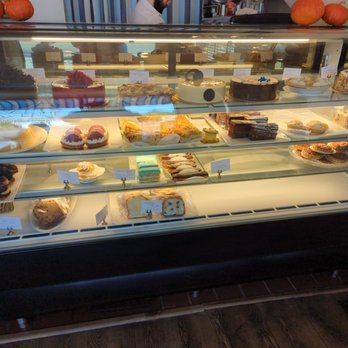 Paris Avenue - Display case of cakes and pastries - Bakeries Near Me - San Jose, California Paris Avenue - Display case of cakes and pastries - Bakeries Near Me - San Jose, California