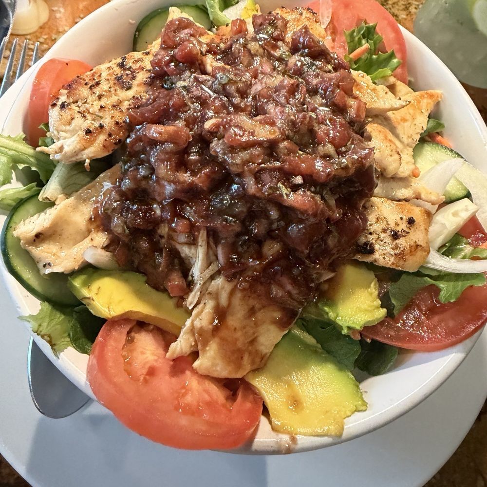 Caribbean Guava Salad Bowl with Chicken Caribbean Guava Salad Bowl with Chicken