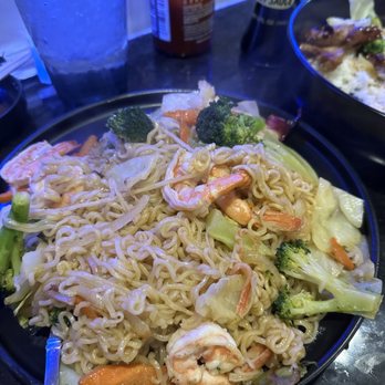 Diaz Kitchen & Sushi Bar - Seafood with ramen noodles - Sushi Bars Near Me - Albuquerque, New Mexico
