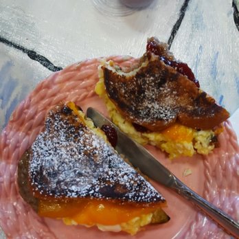 Momo's Cafe - Monte Cristo breakfast sandwich - Cafes Near Me - Hampton, Virginia