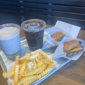 Shake Shack Glendale - Burgers Near Me - Glendale, California