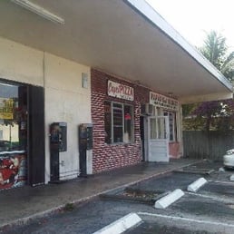 Front view of Capris Pizzeria Front view of Capris Pizzeria