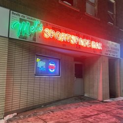 Mel's Sportspage Bar & Snickers Pizza Shop