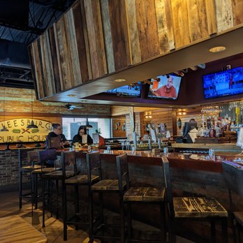 Leesburg Public House - The bar - New American Near Me - Leesburg, Virginia Leesburg Public House - The bar - New American Near Me - Leesburg, Virginia