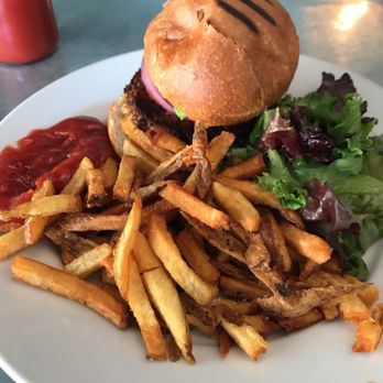 Chez Oskar - Veggie burger life - French Near Me - Brooklyn, New York