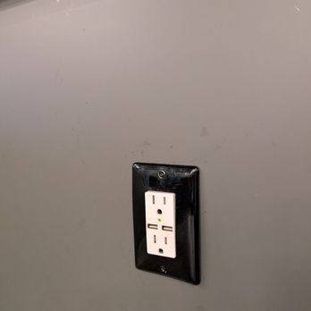 Xawaash - Charging outlets and USB ports - Mediterranean Near Me - Mississauga, Ontario Xawaash - Charging outlets and USB ports - Mediterranean Near Me - Mississauga, Ontario