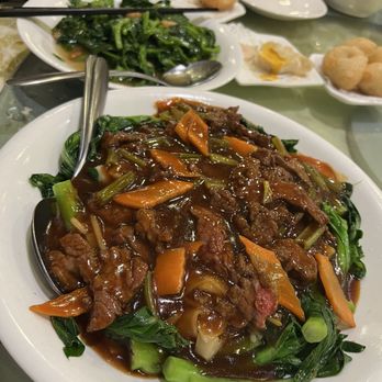 Grand Jade Banquet - A favorite dish for many at the table. The broad thin noodles hiding below everything were the best part of the dish for me. - Cantonese Near Me - Flushing, New York Grand Jade Banquet - A favorite dish for many at the table. The broad thin noodles hiding below everything were the best part of the dish for me. - Cantonese Near Me - Flushing, New York