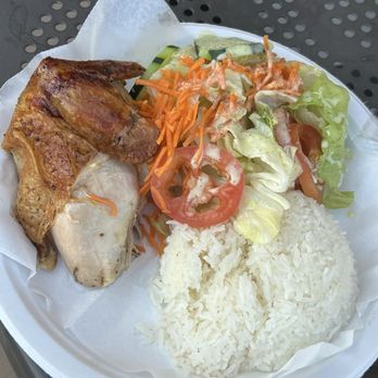 LA 28 Peruvian Rotisserie - 1/4 pollo with salad and rice - Peruvian Near Me - Upland, California LA 28 Peruvian Rotisserie - 1/4 pollo with salad and rice - Peruvian Near Me - Upland, California