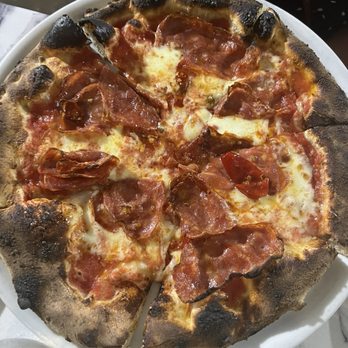 Gioia Italy - Diabola pizza was a bit spicy but simply delicious - Pizza Near Me - Hallandale Beach, Florida Gioia Italy - Diabola pizza was a bit spicy but simply delicious - Pizza Near Me - Hallandale Beach, Florida