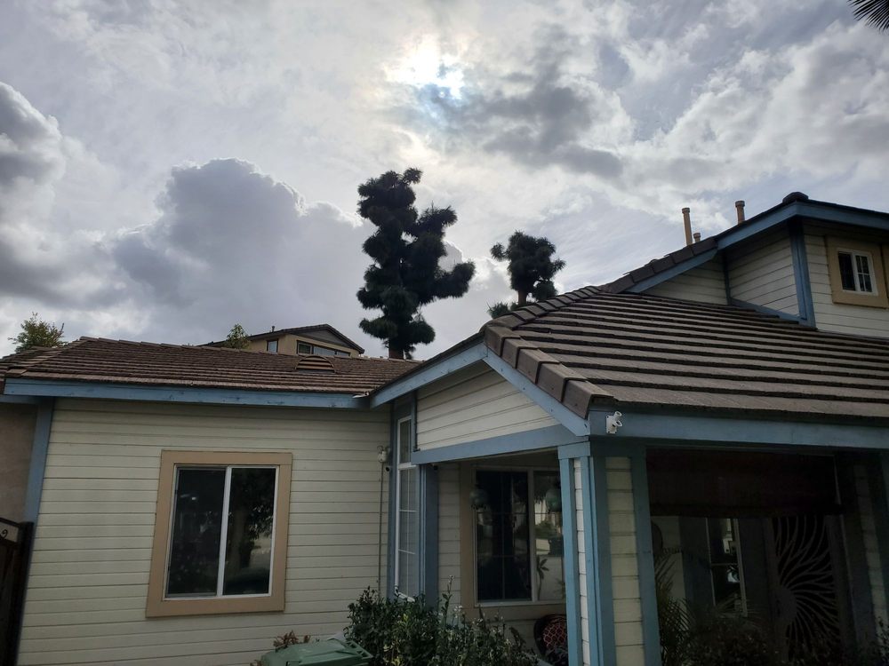 Slide of GCi Roofing