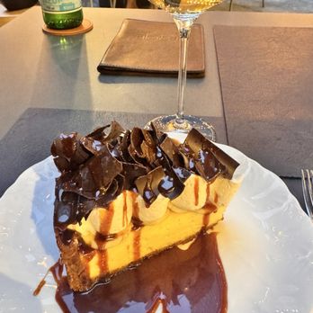 Alobar Yorkville - Banana pie - Bars Near Me - Toronto, Ontario
