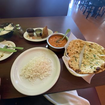 Curry Kitchen - Butter chicken, Garlic Naan and samosas - Indian Near Me - Pflugerville, Texas