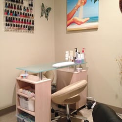 Medi Nails and Spa - Manicure station