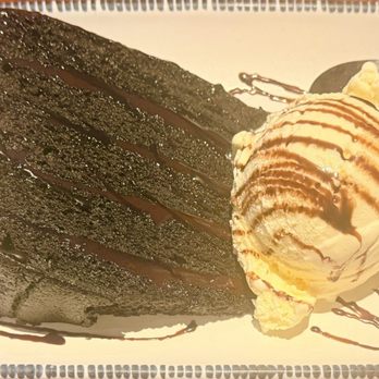 Red Lobster - Dessert chocolate cake with ice cream - Seafood Near Me - Doral, Florida Red Lobster - Dessert chocolate cake with ice cream - Seafood Near Me - Doral, Florida