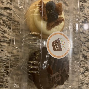 Molly's Cupcakes - Blueberry cheesecake and Chocolate decadence - Cupcakes Near Me - Chicago, Illinois Molly's Cupcakes - Blueberry cheesecake and Chocolate decadence - Cupcakes Near Me - Chicago, Illinois