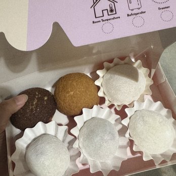 Lomichi - Box of assorted mochi and creme puffs - Desserts Near Me - Sugar Land, Texas Lomichi - Box of assorted mochi and creme puffs - Desserts Near Me - Sugar Land, Texas