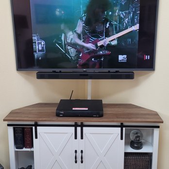 Top Notch Audio Video Services - Corner mounted 55 inch LG TV and Soundbar - Home Theatre Installation Near Me Top Notch Audio Video Services - Corner mounted 55 inch LG TV and Soundbar - Home Theatre Installation Near Me