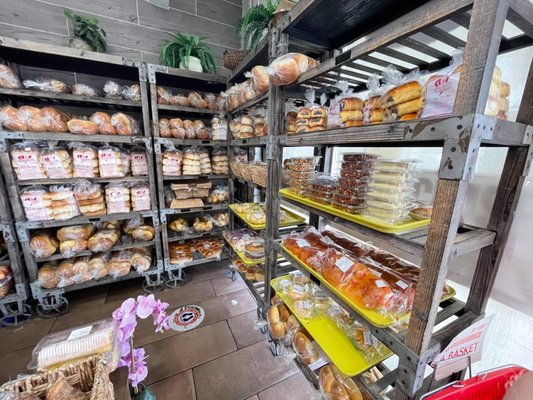 Valerio's Tropical BakeShop by null