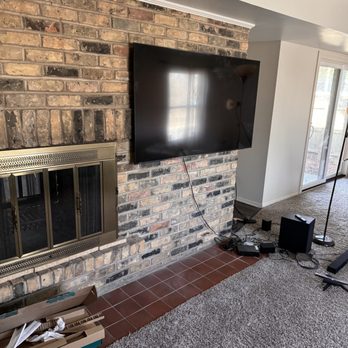 Handy Roman - Large tv hanged on the wall - Handyman Near Me Handy Roman - Large tv hanged on the wall - Handyman Near Me