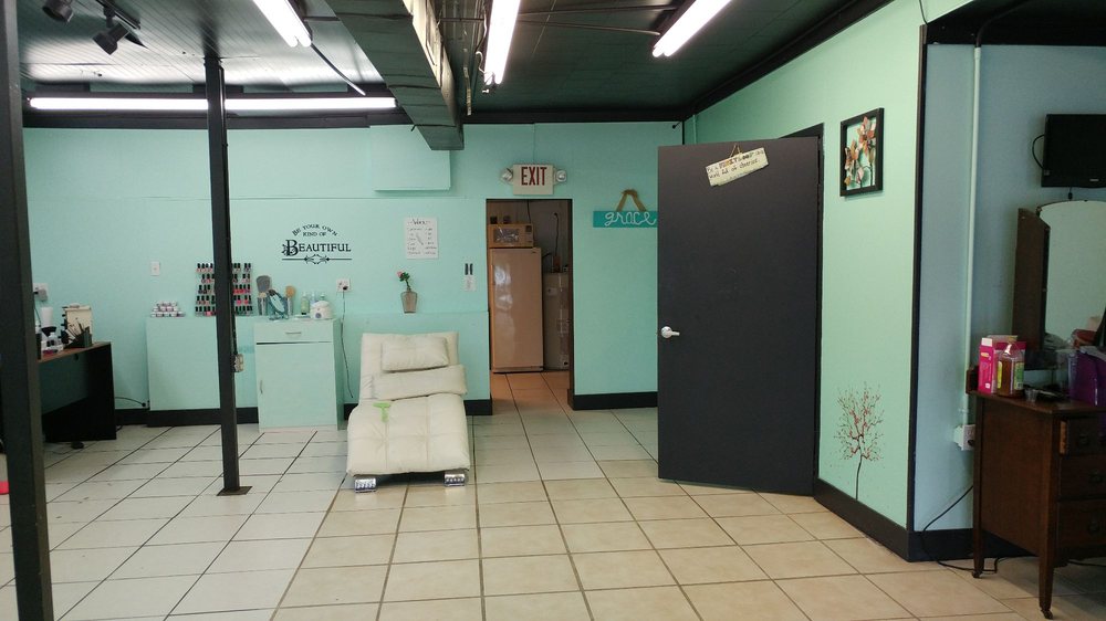 HairSpray Salon Logo