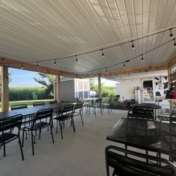 Mudpie's - Outside covered patio